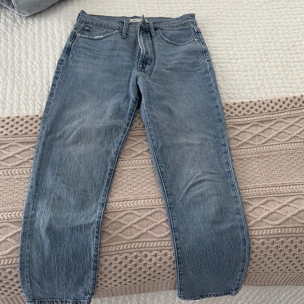 Madewell Men's Relaxed Jeans in Washed Blue